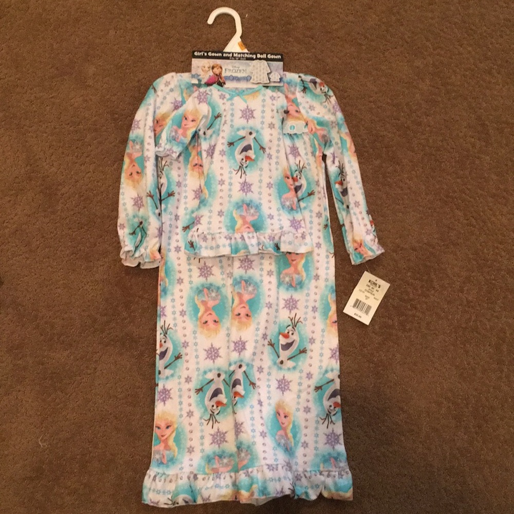 Disney Frozen nightgown